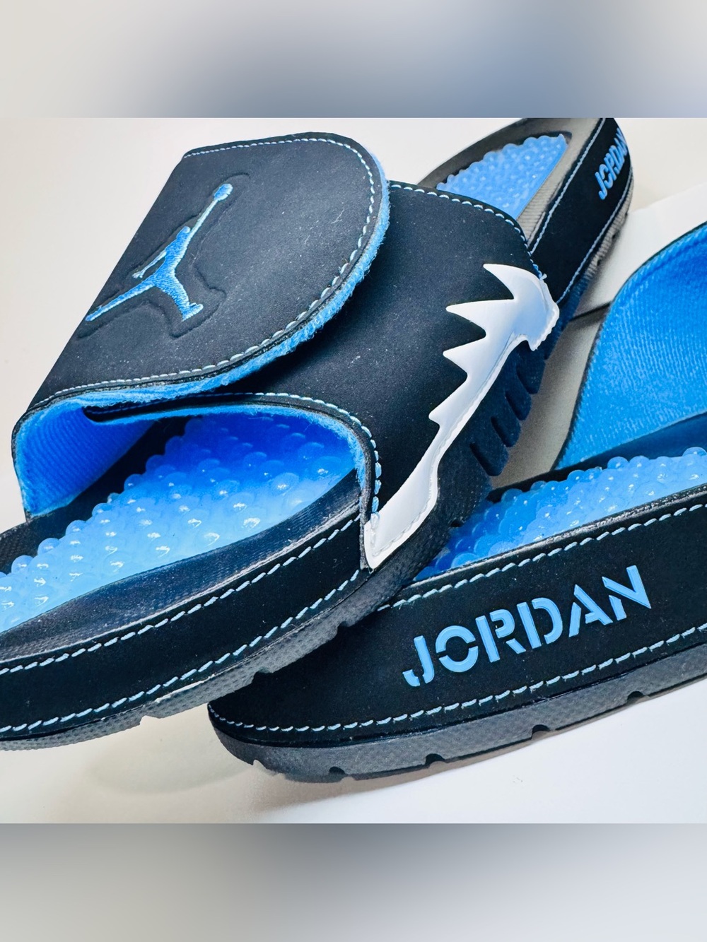 Jordan Hydro 5 Retro Slides Black University Blue Size 9 Brand New - Picture 9 of 13